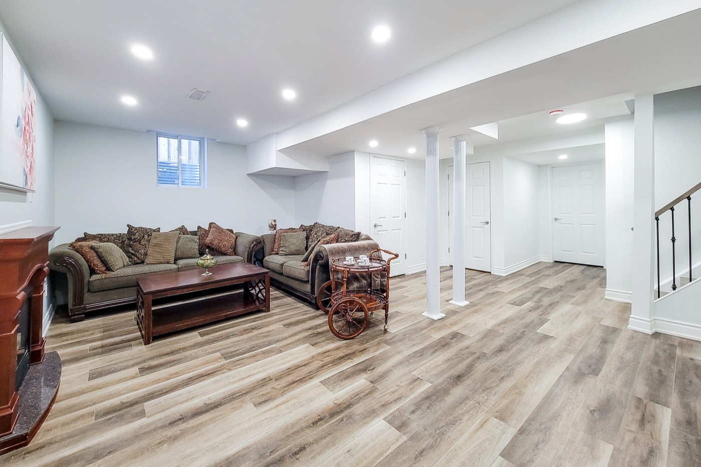 Cleared, decluttered open living space